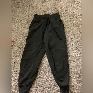 Dark gray Capri sweat pants with pockets size small